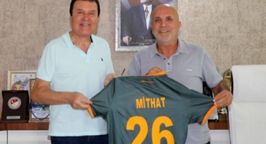 Sanatçı Mithat Körler’den turuncu yeşil ziyaret