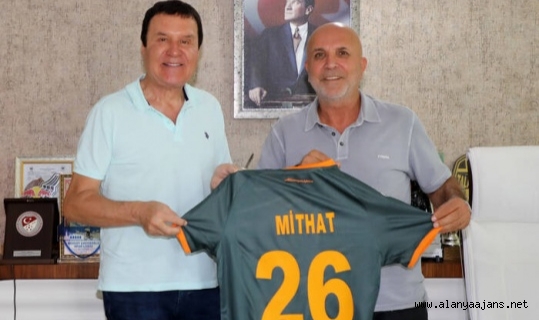 Sanatçı Mithat Körler’den turuncu yeşil ziyaret