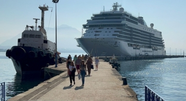 ‘Seven Seas Explorer’ Alanya Limanı'na yanaştı