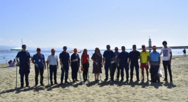Alanya Belediyesi’nden plajdaki deniz çöpleri için kategorize çalışması