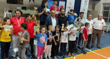 Alanya’da Cumhuriyet Bayramı satranç turnuvası düzenlendi