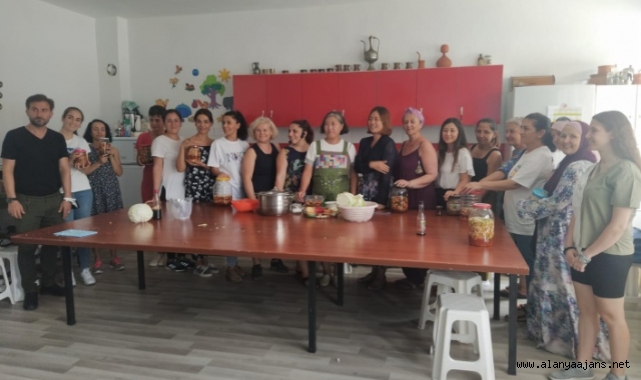 Alanya’da Kore yemekleri pişirip terapiye katıldılar