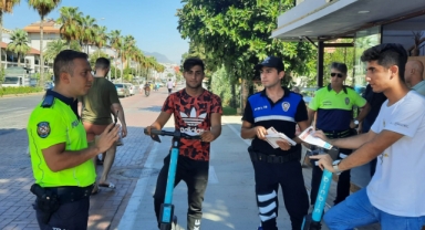 Alanya’da polis kurallara uymayan scooter sürücülerine ceza kesti