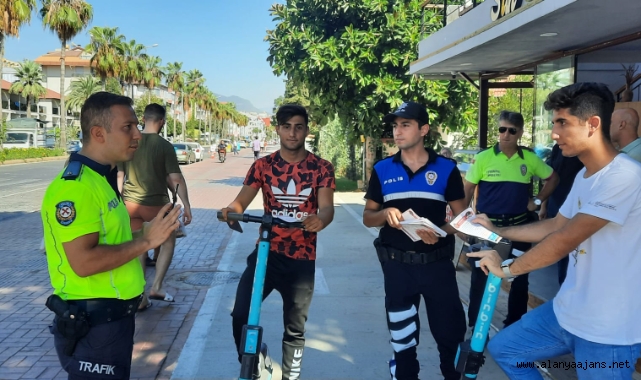 Alanya’da polis kurallara uymayan scooter sürücülerine ceza kesti