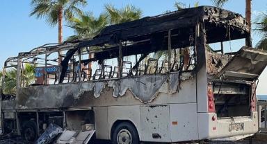 Alanya’da şehirlerarası otobüs alev alev yandı