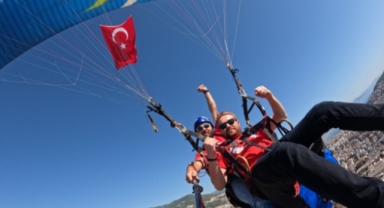 ALKÜ Türk bayrağını semada dalgalandırdı