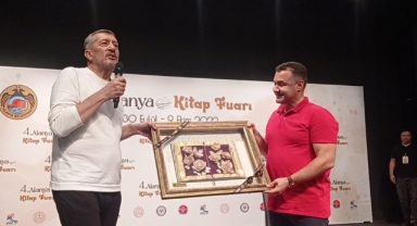 Eski Bakan Selçuk'tan Alanya'da tavsiye