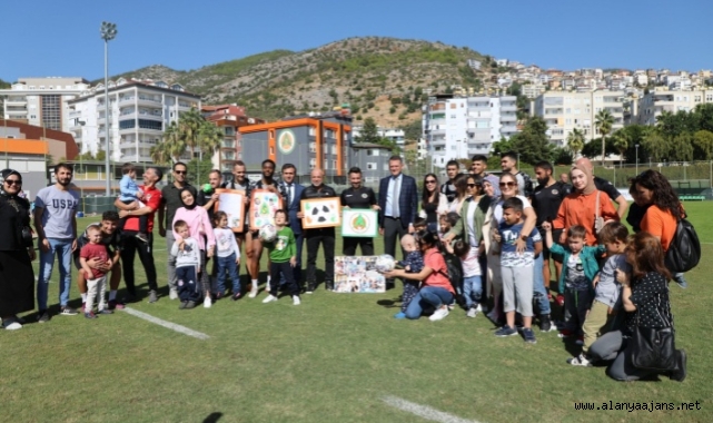 Özel öğrencilerden Alanyaspor’a sürpriz ziyaret
