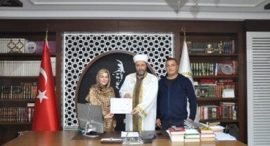 Alanya’da çocuklarından etkilenen Belçikalı kadın Müslüman oldu