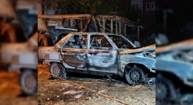 Alanya’da park halindeki otomobil yandı