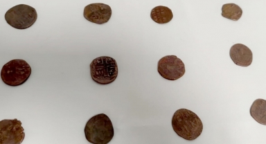 Alanya’da satması için verilen sikkeleri jandarmaya teslim etti