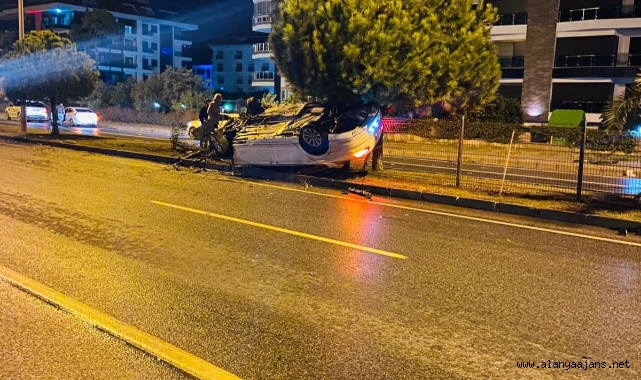 Alanya’da takla atan otomobilde 2 kişi yaralandı
