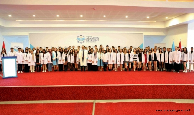 ALKÜ’de hekim adayları beyaz önlük heyecanı yaşadı