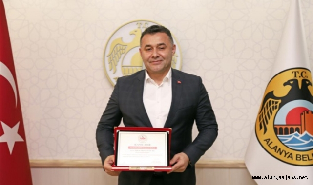 Başkan Yücel, yılın en başarılı başkanı seçildi