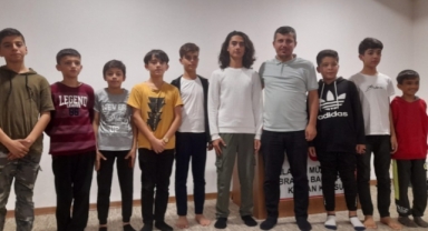 Diriliş Ertuğrul oyuncusu Alanya’da öğrencilerle bir araya geldi