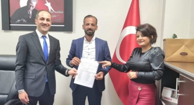 DP İlçe Başkanı Hilmi Lök, mazbatasını aldı