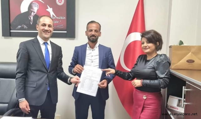 DP İlçe Başkanı Hilmi Lök, mazbatasını aldı