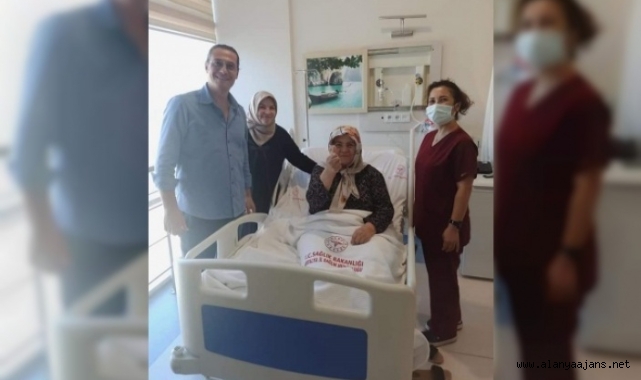 Zonguldak'tan gelen hasta şifayı Alanya'da buldu
