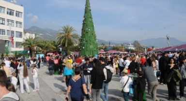 12. Alanya Uluslararası Yeni Yıl Pazarı’na yoğun ilgi
