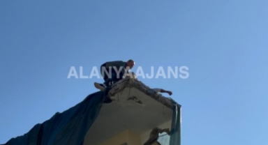 Alanya’da çıktığı çatıda bayılan genci düşmek üzereyken polis kurtardı