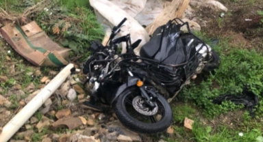 Alanya'da elektrik direğine çarpan motosikletin sürücüsü öldü