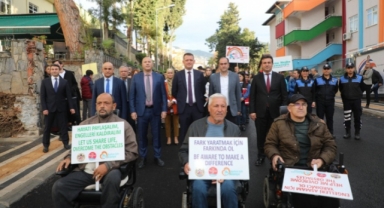 Alanya’da engellilerle sevgi yürüyüşüne katıldılar