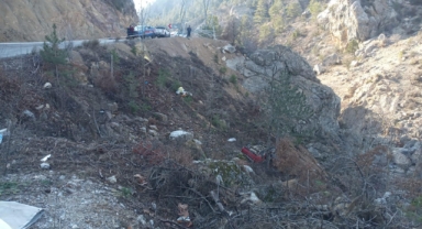 Alanya'da kamyonet uçuruma yuvarlandı: 1 ölü, 1 yaralı