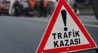 Alanya’da motosiklet ile otomobil çarpıştı: 1’i ağır 2 yaralı