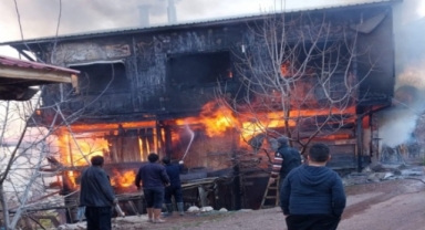 Alanya’da müstakil ev yangında küle döndü