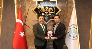 LÖSEV’den ALKÜ Rektörü Kalan’a anlamlı hediye