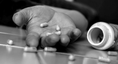 Alanya'da 16 adet hap içerek canına kıymak istedi