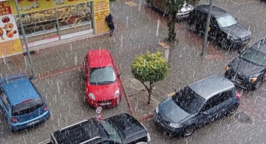 Alanya'da hem yağmur hem dolu yağdı