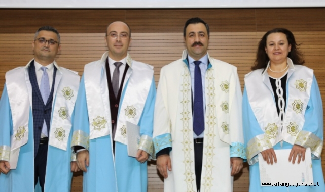 ALKÜ’de akademik biniş giyme ve ödül töreni düzenlendi