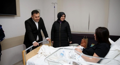 Başkan Yücel sağlık çalışanları ve hastaları unutmadı