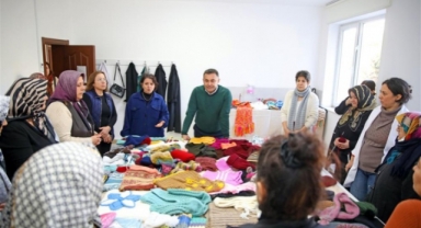 Alanya Belediyesi Kursiyerleri, depremzedeler için günlük bin parça kıyafet üretiyor