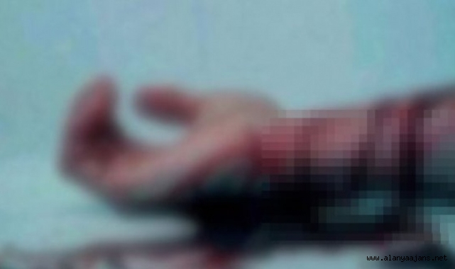 Alanya’da bunalıma giren adam bileklerini kesti!