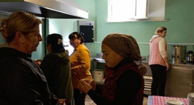 Alanya'da kadınlar otelin mutfağa girip yemek pişirdiler