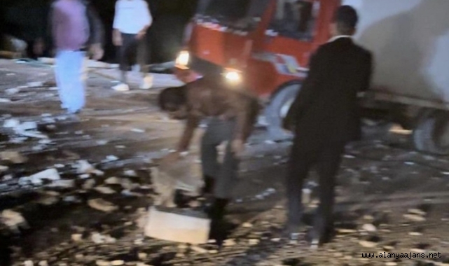 Ankara'dan Alanya'ya dönen CHP'li gençler kaza yaptı