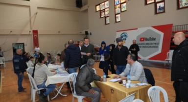 Kaymakam Ürkmezer ‘10 bin depremzede kayıt edildi’ deyip çağrıda bulundu