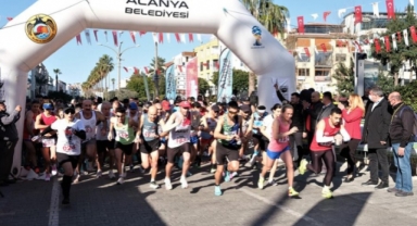 23. Alanya Atatürk Halk Koşusu ve Yarı Maratonu için geri sayım başladı