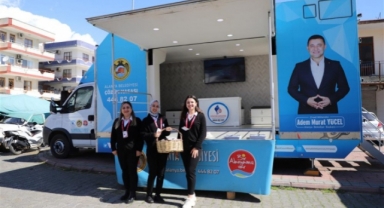 Alanya Belediyesi Berat Kandilinde lokum dağıttı