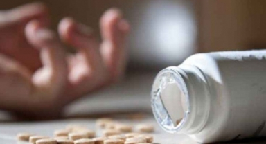 Alanya'da 17 adet hap içerek canına kıymak istedi