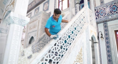 Alanya’da camilerde Ramazan temizliği