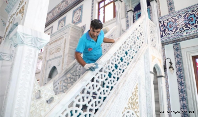 Alanya’da camilerde Ramazan temizliği