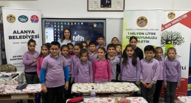 Alanya’da çevreci öğrenciler bitkisel atık yağların ayrı toplanmasına destek oluyor