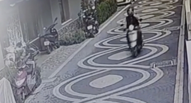 Alanya’da motosiklet hırsızlığı güvenlik kamerasına yansıdı