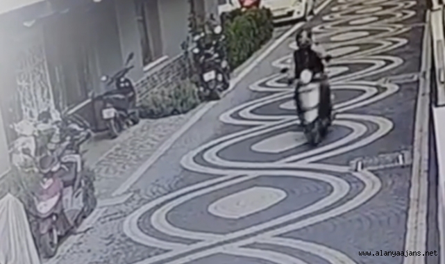 Alanya’da motosiklet hırsızlığı güvenlik kamerasına yansıdı