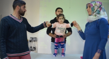 Alanya’daki serebral palsili çocuklara ekipman desteği verdiler