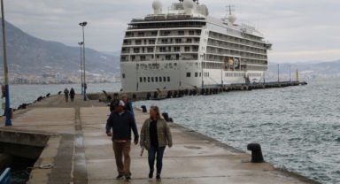 Alanya'ya yılın ilk kruvaziyeri geldi