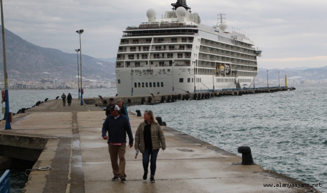 Alanya'ya yılın ilk kruvaziyeri geldi